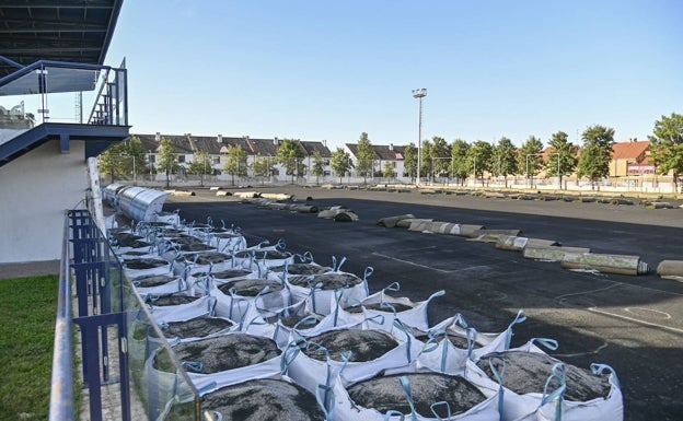 «Hay tres equipos entrenando a la vez en el mismo campo de fútbol»