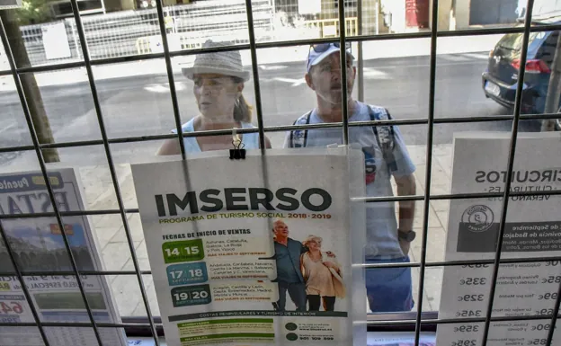 El nuevo retraso en los viajes del Imserso tiene en vilo a 60.000 extremeños