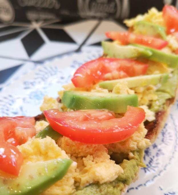 Una tostada antológica con un pan artesano en Badajoz