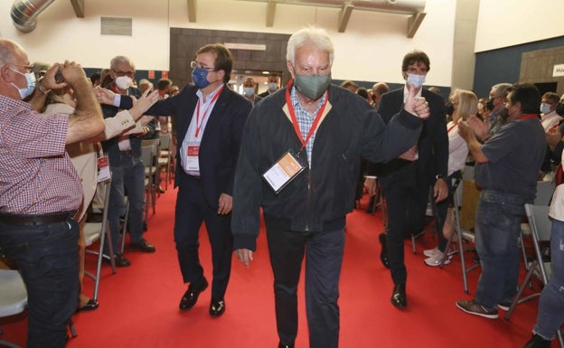 Felipe González y Rodríguez Ibarra, en el preámbulo del congreso socialista que revalidará a Vara
