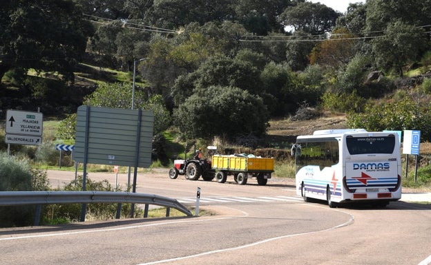 La Junta define las 6 primeras rutas de transporte rural en taxi, VTC o minibús