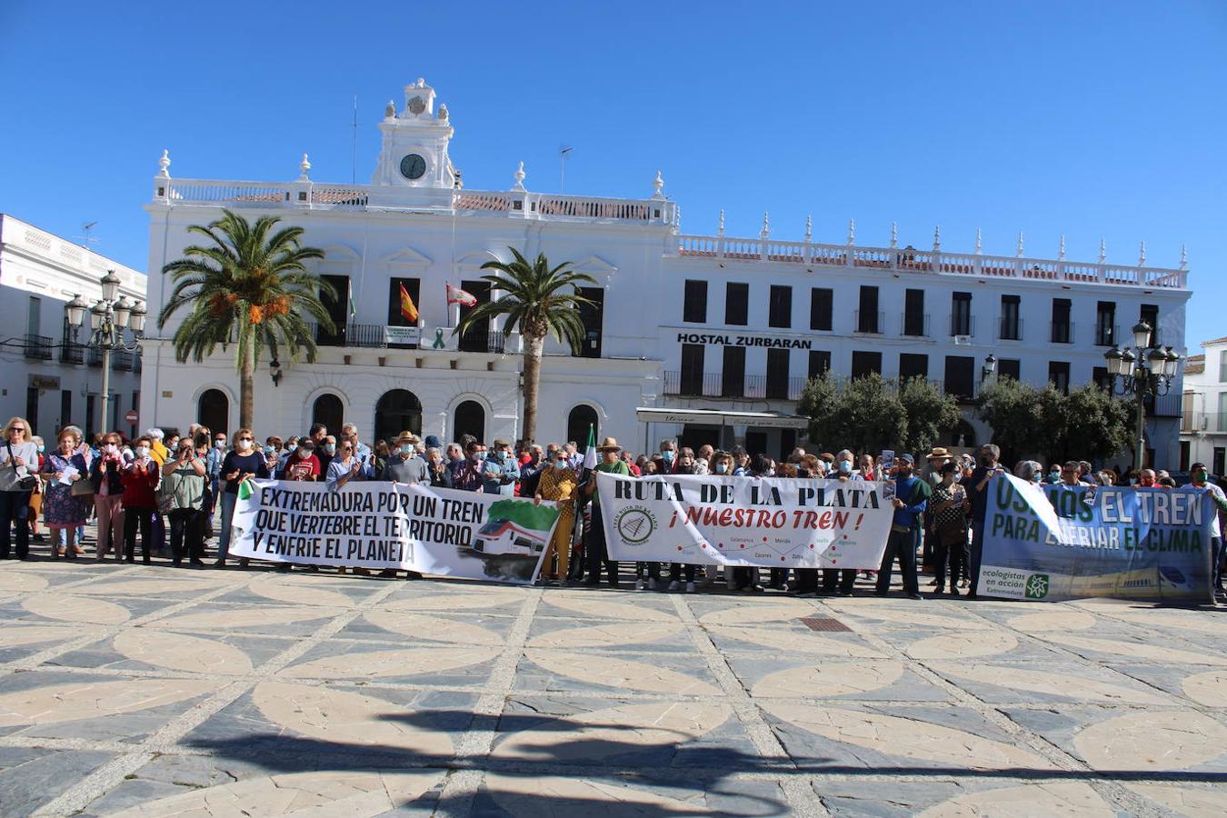 La manifestación por el tren en la Campiña Sur, en imágenes