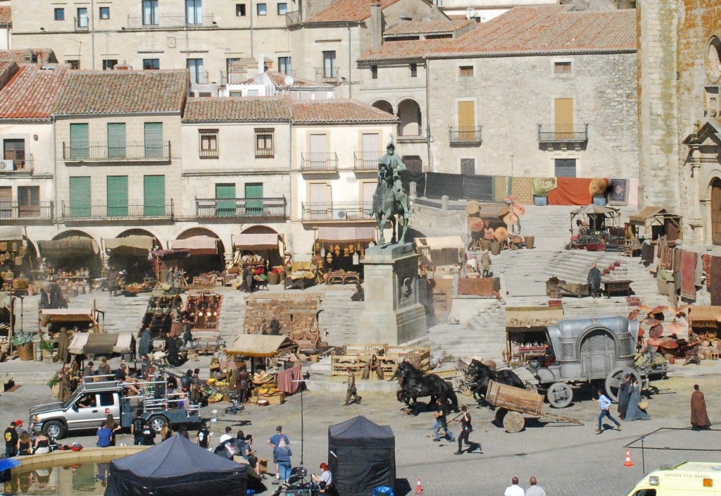 'La casa del dragón' cierra la plaza Mayor de Trujillo