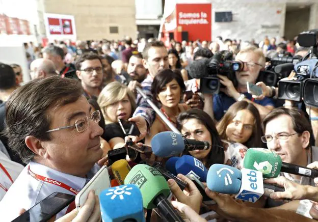 Fernández Vara el pasado fin de semana durante el congreso federal del PSOE en Valencia. / HOY