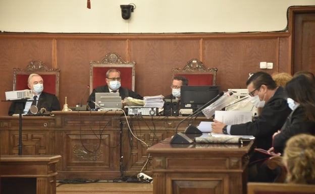 Comienza en Badajoz el juicio contra los acusados de agredir sexualmente a una joven «en manada»