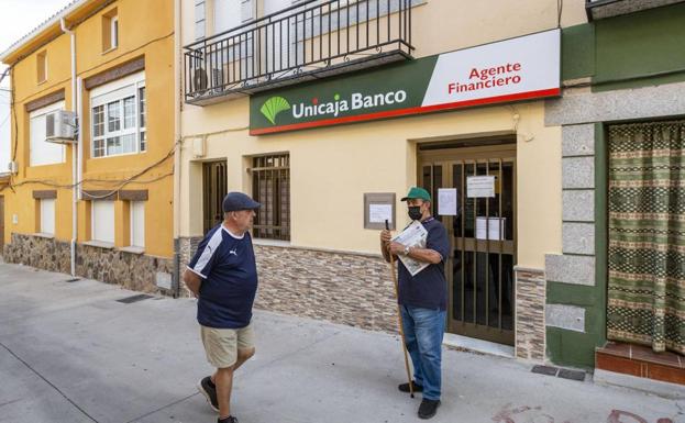 Unicaja plantea reducir su plantilla en 153 personas en Extremadura