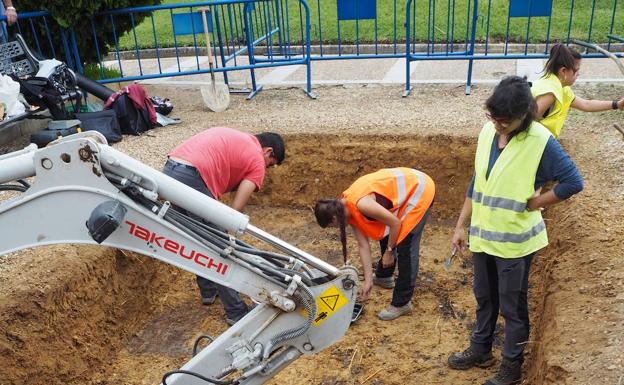 «No hay una sola fosa común, hay varias repartidas por todo el cementerio viejo de Badajoz»