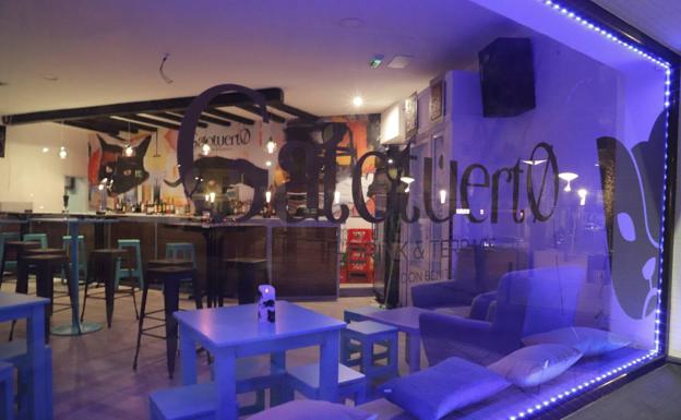 Tardes de picoteo y vermú en el Gato Tuerto, un nuevo local en Don Benito