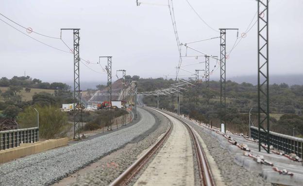 Traslado por carretera entre Mérida y Badajoz por obras de Adif en Montijo