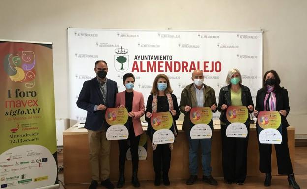 Mavex organiza en Almendralejo el primer foro de mujeres en el mundo el vino