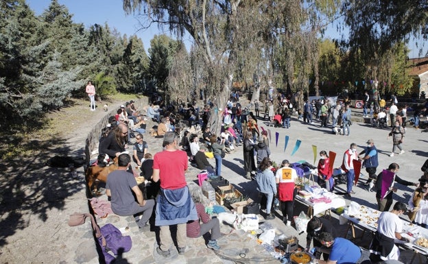 El barrio cacereño de San Blas se vuelca en una jornada a favor del Refugio
