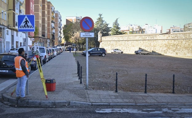 El centro de Badajoz perderá 150 plazas más de aparcamiento las próximas semanas