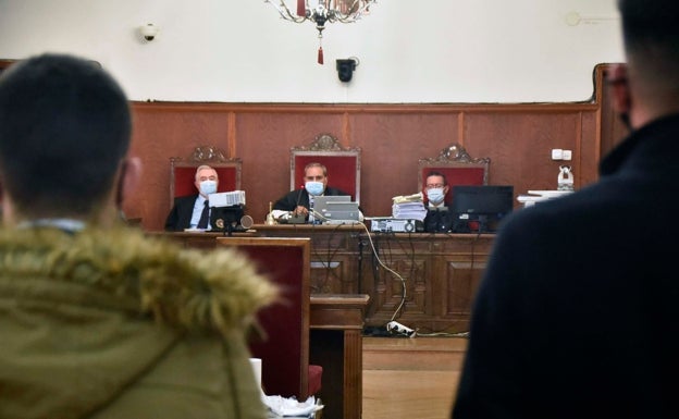 Trece años y seis meses de cárcel para los condenados por la agresión sexual en manada en Badajoz