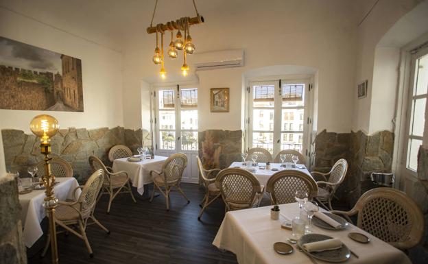 Amaltea: sabroso arroz ibérico con socarrat y vistas a la Plaza Mayor de Cáceres