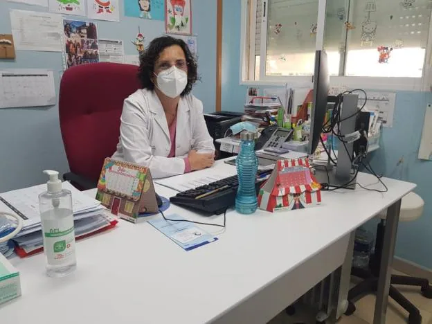 Catalina Durán Iglesias, en su despacho del Centro de Salud Arroyo.  AIP