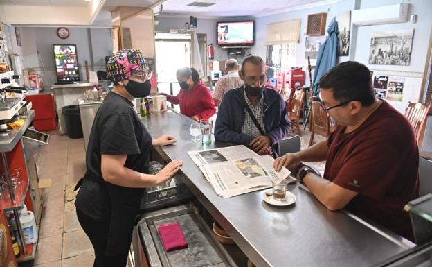 Extremadura votará en contra de cerrar el interior de la hostelería a las 23.00
