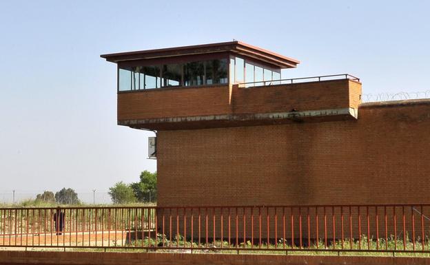 Detenidos dos presos que regresaban de un permiso por intentar meter droga en la prisión de Badajoz