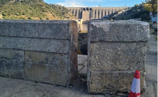 «Al final, el pretil del puente romano de Alcántara acabará en el río»