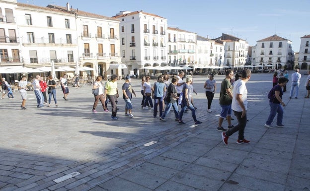 Condena por una pelea entre guías turísticos en la Plaza Mayor de Cáceres