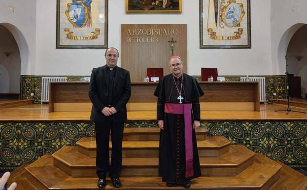 Jesús Pulido (izquierda), esta mañana en Toledo junto a su predecesor, Francisco Cerro. / /archidiócesis de toledo