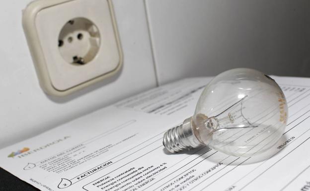 Los hogares se decantan por las tarifas fijas de la luz