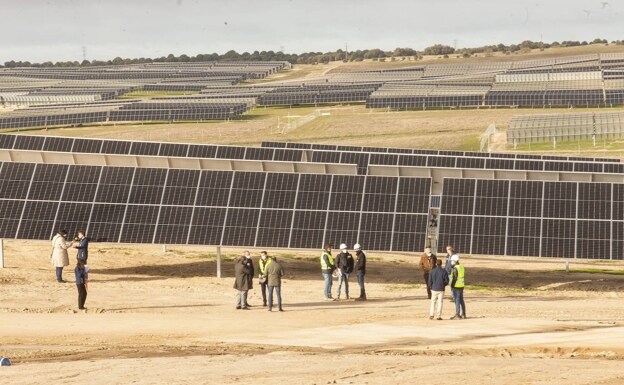 Cáceres espera ingresar 17 millones en 35 años por el parque solar de la N-630