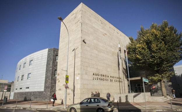 Piden 10 y 12 años de cárcel para dos acusados de abusos sexuales en la provincia de Cáceres