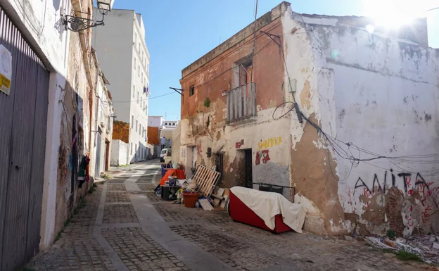 La calle Encarnación, que el ayuntamiento va a reformar. /casimiro moreno