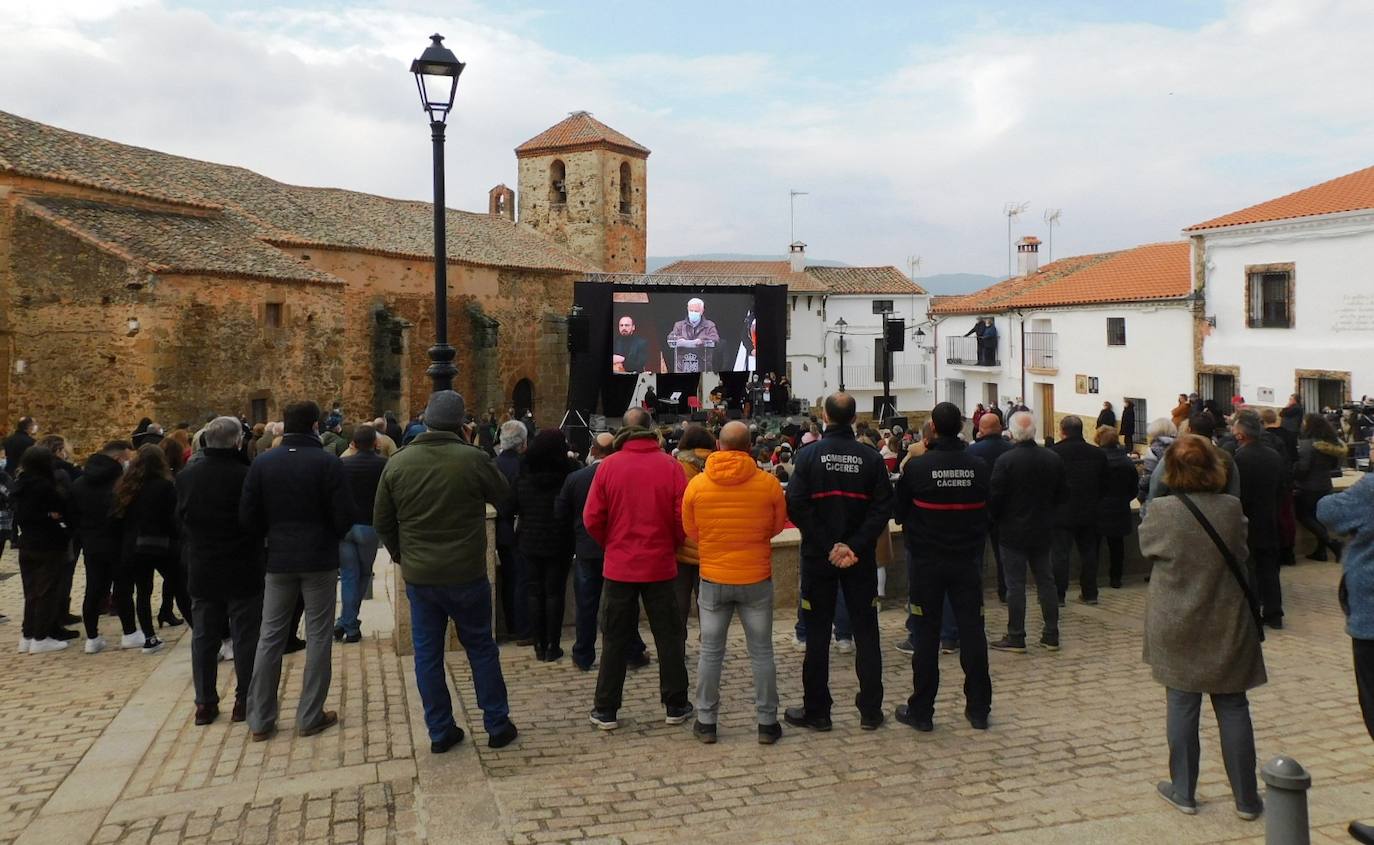 Emotivo homenaje a Charo Cordero en Romangordo