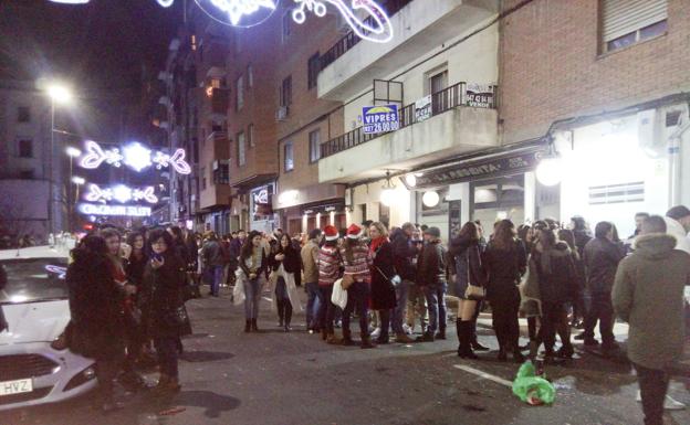Reservas y control de aforo, entre las medidas de los bares para las cañas de Nochebuena en Cáceres