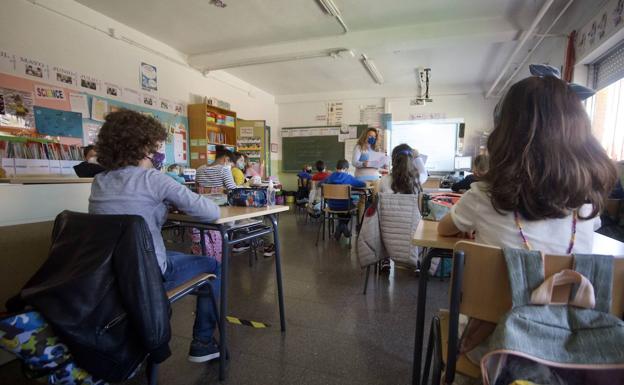Gobierno, autonomías y comunidad educativa se inclinan por no retrasar la vuelta a las aulas