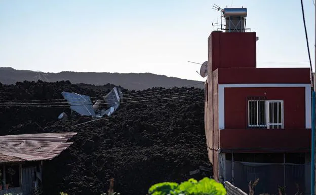 Autorizan la vuelta a casa a 1.000 evacuados por el volcán de La Palma