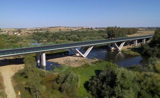 Puentes que separan