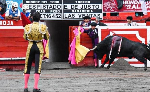 El extremeño Emilio de Justo indulta un gran toro de César Rincón en Colombia