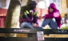 'Vandalismo' cultural en forma de pegatina en Cáceres