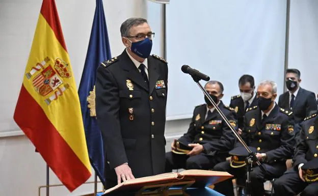 El comisario principal Garrido López toma posesión como nuevo jefe superior de la Policía./J. V. ARNELAS