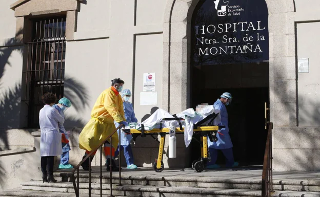 En los peores momentos de la pandemia, el hospital de la Montaña (Cáceres) se abrió para pacientes covid.