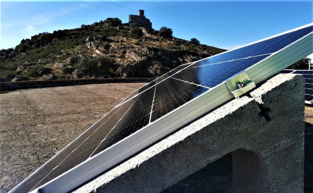 Paneles solares para controlar la calidad del agua en seis municipios pacenses