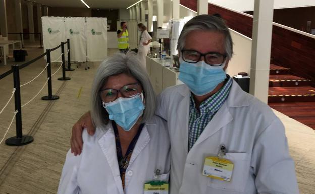 Los doctores Inocencia Solomando y su marido Juan Alcázar.