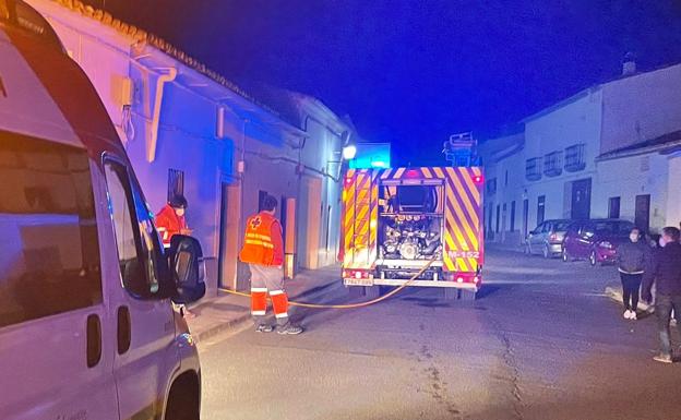 Una chimenea origina un incendio en una vivienda de Bodonal de la Sierra