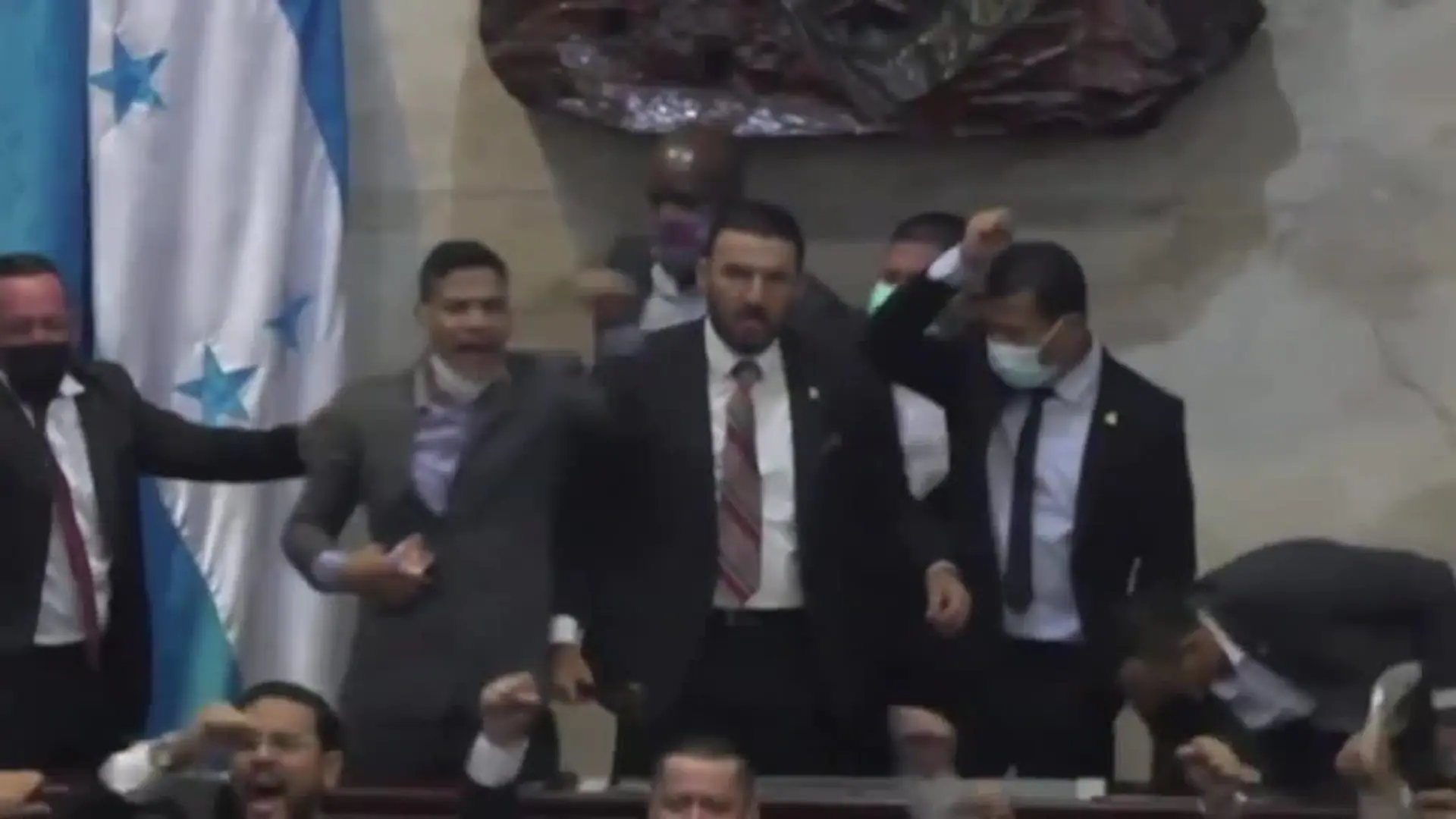 Bronca en el Parlamento de Honduras a cuenta de veinte tránsfugas del partido de la presidenta Xiomara Castro