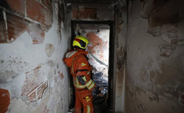 Nueva tragedia en Moncada: mueren en un incendio una madre y su hijo