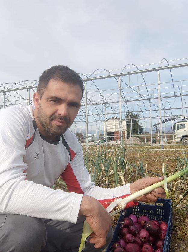 «Si eres buen agricultor y tienes ayudas puedes vivir del campo»