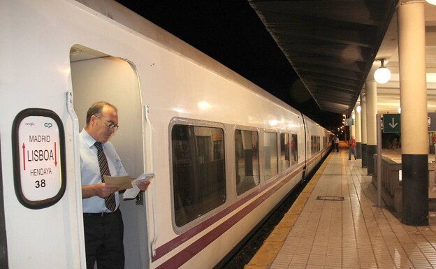 Última parada del tren Lusitania, que unía Lisboa con Madrid, en Cáceres en agosto de 2012. /HOY