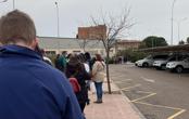 Largas colas en la vacunación sin cita previa de Badajoz donde se inyectaron 2.000 dosis de refuerzo 