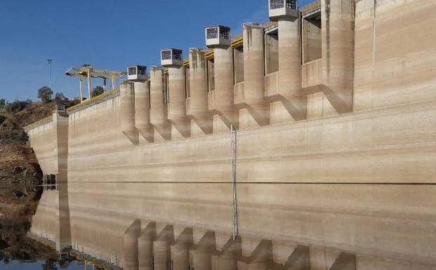 ¿Cuánta agua almacenan los diez embalses más grandes de Extremadura?
