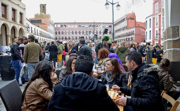 Badajoz quiere que los bares cierren dos horas más tarde durante el concurso de murgas