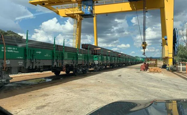La acería de Jerez recupera su tren para llevar material a Sevilla, Huelva e Irún