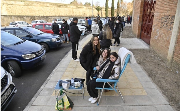 Cuatro horas de cola para conseguir las entradas de las semifinales del concurso de murgas