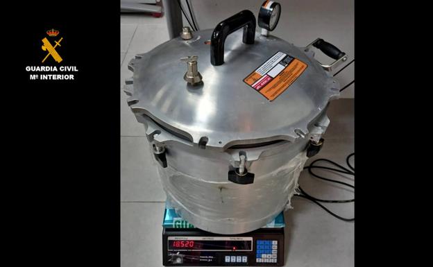 Intervenida en Herrera del Duque una olla express con tres kilos de cocaína procedente de Chile